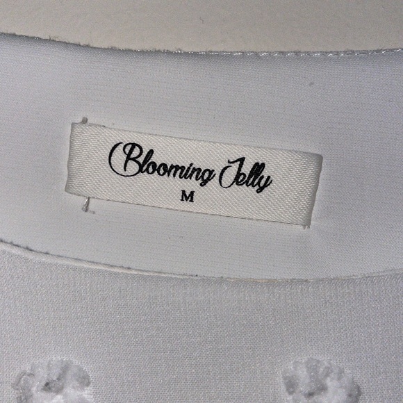 White Textured Sheer Overlay Blooming Jelly Top - Picture 2 of 3